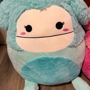 Squishmallow Joelle bigfoot 24" Canadian Exclusive!